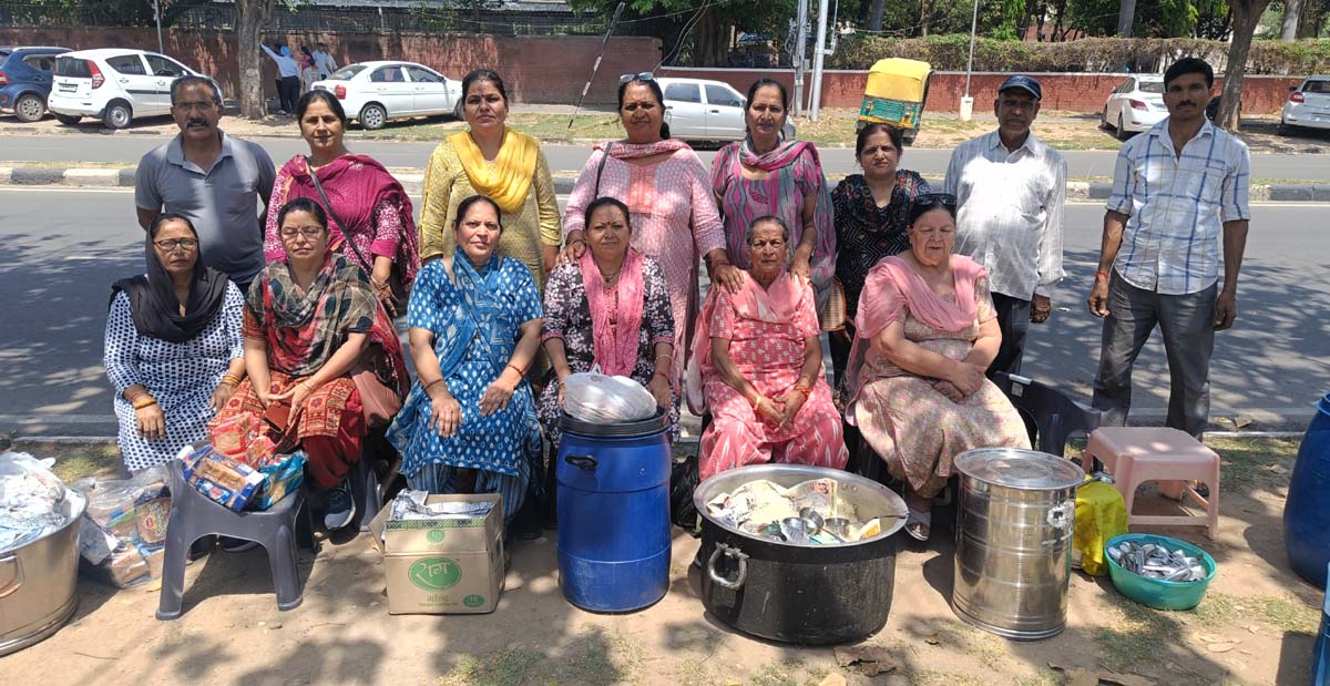 माता अन्नपूर्णा सेवा समिति मसीहा के लिए मासिक लंगर का आयोजन करती है